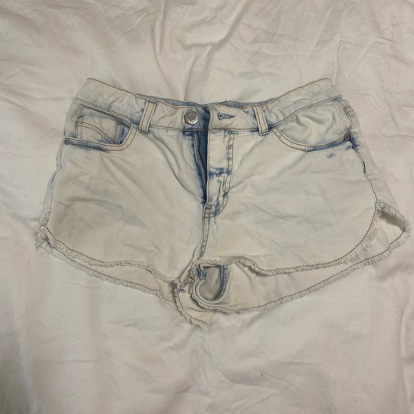 Acid wash Jean shorts - Picture 3 of 4